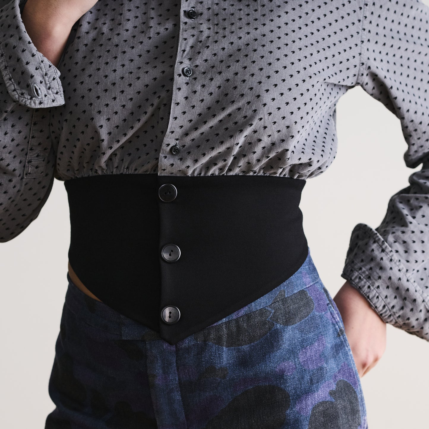 Waistband Shirt in Grey Corduroy